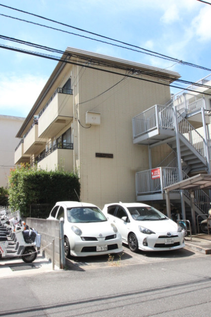 横須賀市夏島町の賃貸マンションの外観|落ち着いた雰囲気の外観です