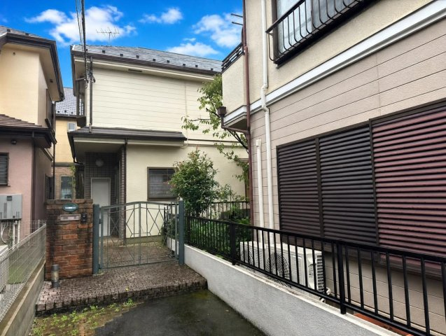 日野市大坂上４丁目リフォーム住宅のエントランス