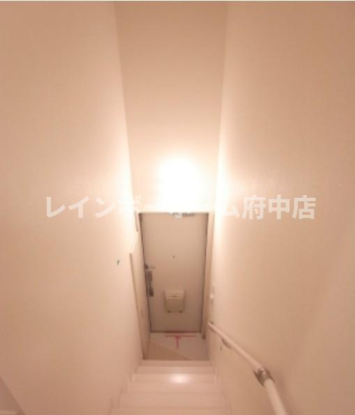 リブリ・南平の玄関
