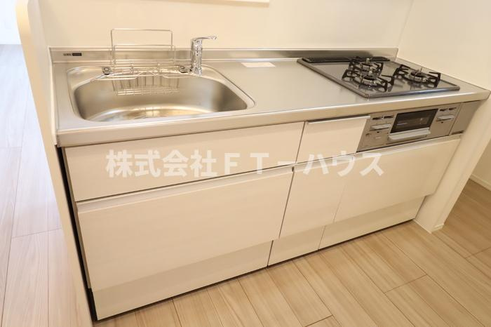ルミナス　コートのキッチン|対面式3口ガスコンロ付システムキッチン