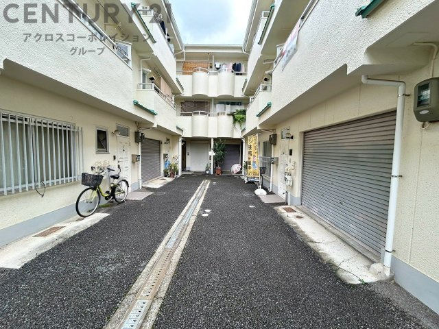 鉄骨造３階建