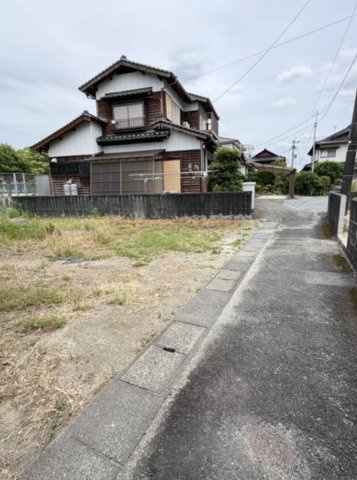 鳥栖市古野町　売り土地の前面道路含む現地写真