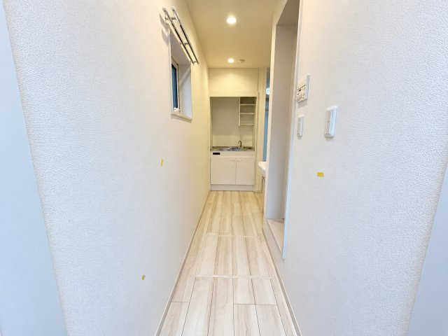 足立区東和４丁目のアパートの玄関
