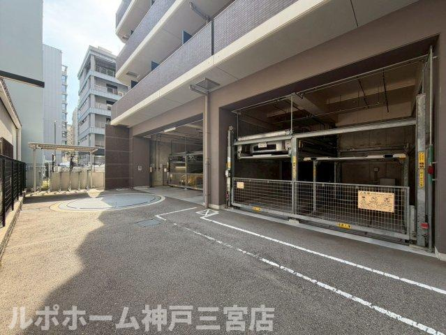 S-RESIDENCE神戸磯上通の駐車場