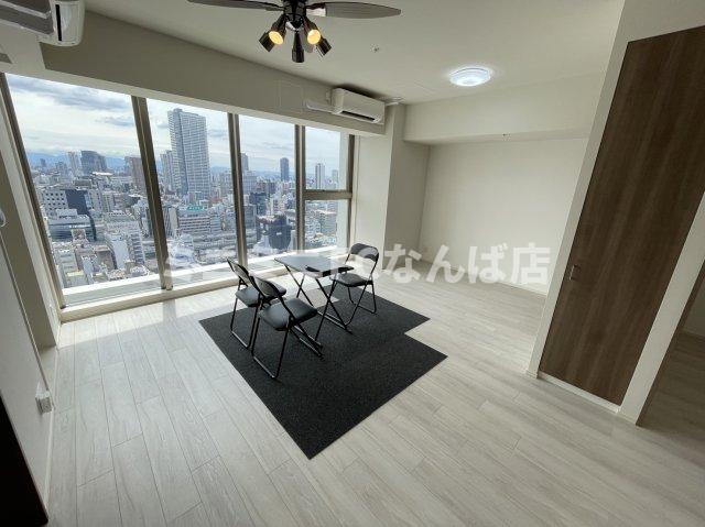 プレミストタワー靱本町の居間・リビング