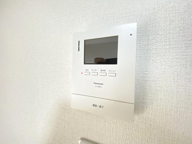 緑区三保町戸建ての防犯設備|TVモニター付インターホンで防犯面でも安心です。