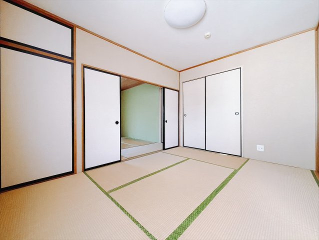 【中古戸建】太田市新田早川町の和室|■和室｜旅館のような趣を感じられる、くつろぎの住空間です。落ち着いた和の雰囲気が、日々の暮らしに癒しをもたらします♪