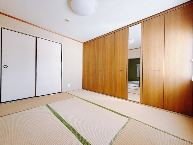 【中古戸建】太田市新田早川町の和室|■和室｜畳にはリラックス効果があるといわれています。フローリングでは感じることのできない圧倒的な寛ぎやすさを実感してください♪