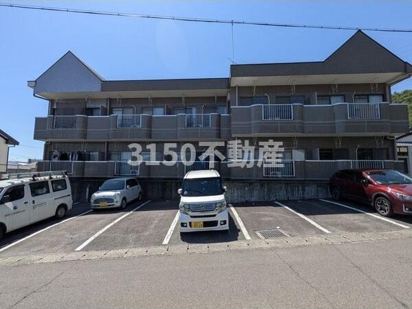 パインリーフ長森本町の駐車場