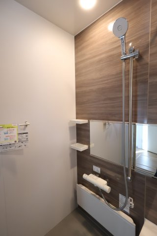 《仲介手数料無料》三鷹市井口５丁目3-8新築一戸建てKEIAI Graceの浴室