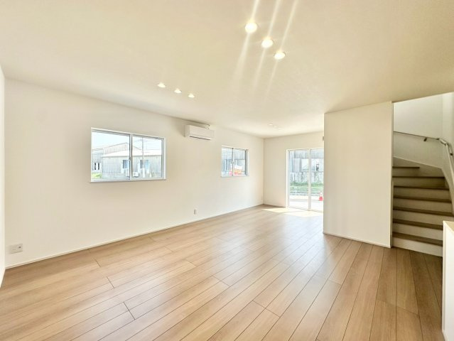リバース　みやま市役所南6の居間・リビング
