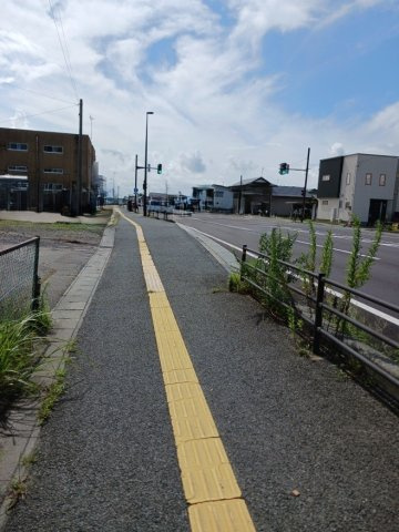 【前面道路含む現地写真】