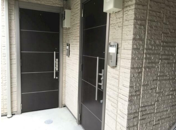 中野区弥生町４丁目の賃貸マンションのエントランス