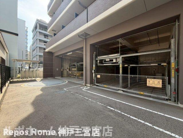 S-RESIDENCE神戸磯上通の駐車場