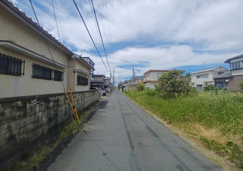 野洲市小南　売土地の前面道路含む現地写真