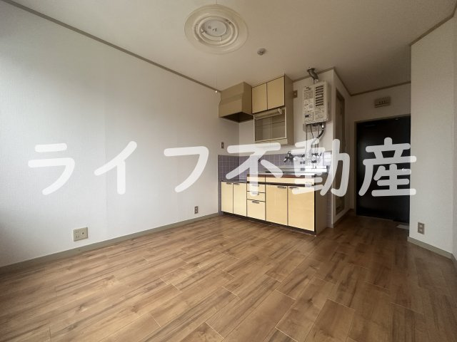 RH小阪の内装|明るい色調の室内です