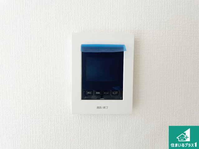 ■三島郡島本町広瀬　新築一戸建ての防犯設備|カラーモニターインターホン！声だけでなく来訪者の姿や顔がモニターで確認できるので、小さなお子様がいらっしゃるご家庭でも安心できます！