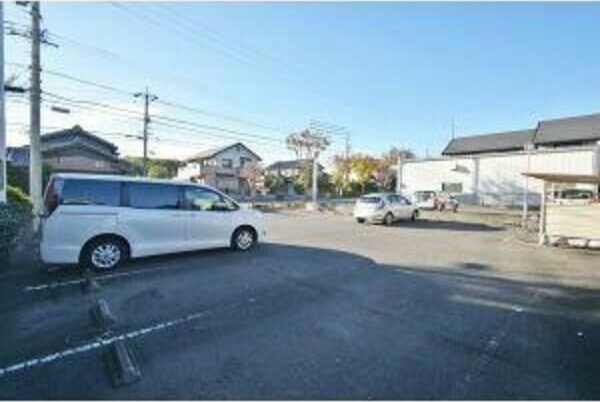 レジデンス香久山の駐車場