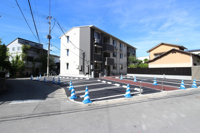 熊本市西区春日８丁目のアパートの駐車場