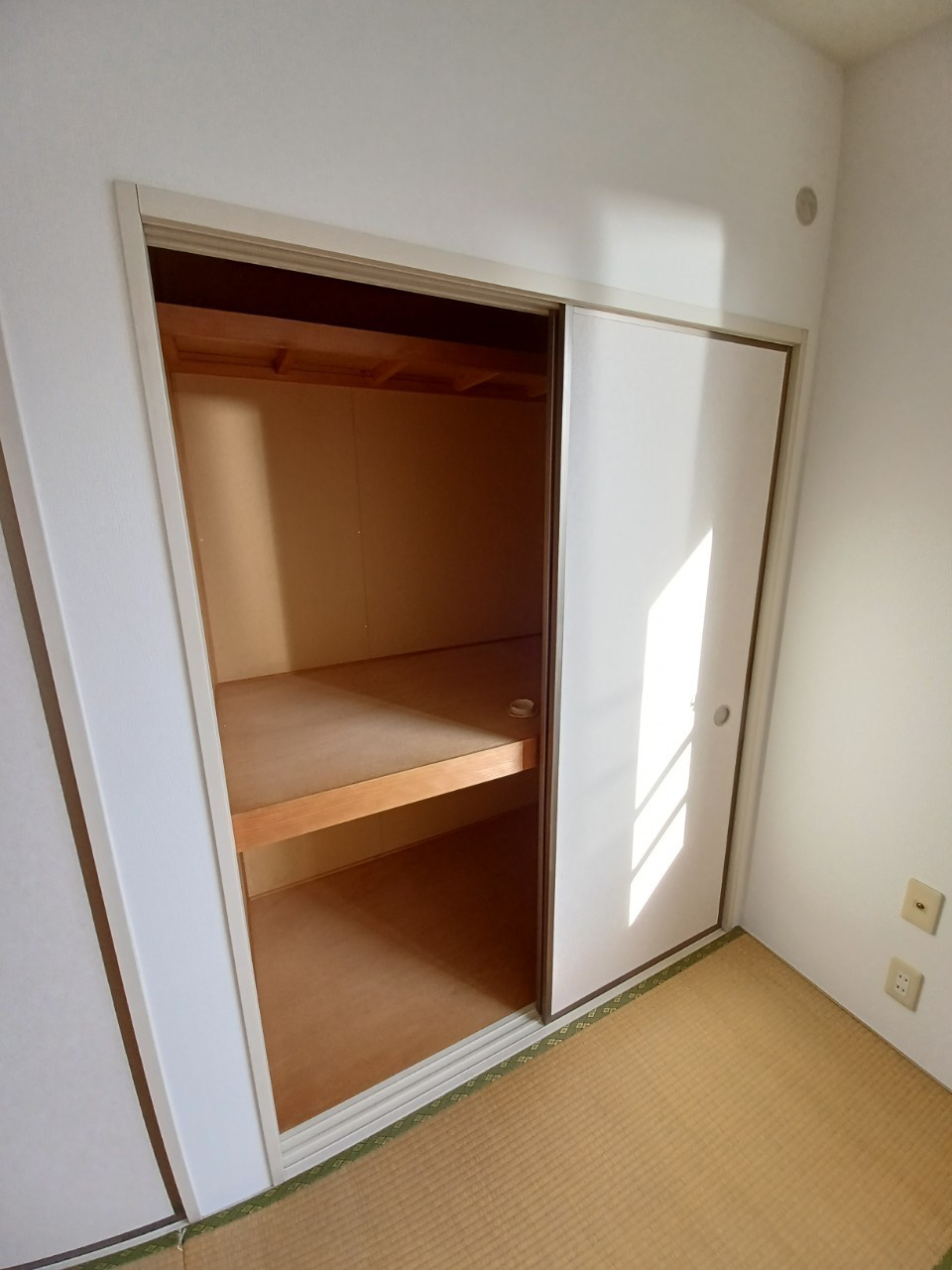 スズトハイツA棟の収納|小物を収納するのに便利です
