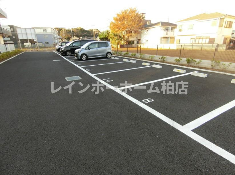 【仲介手数料：50％OFF】対象物件！の駐車場|カースペースがあります