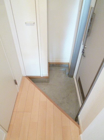 中野区大和町２丁目の賃貸マンションの玄関
