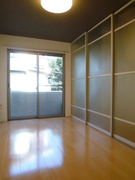 中野区大和町２丁目の賃貸マンションの居間・リビング