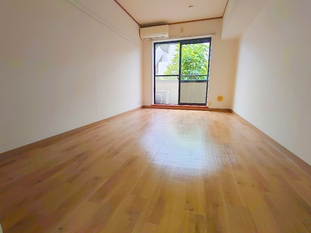 リブレ高松の居間・リビング|★キレイなフローリング調のお部屋です★