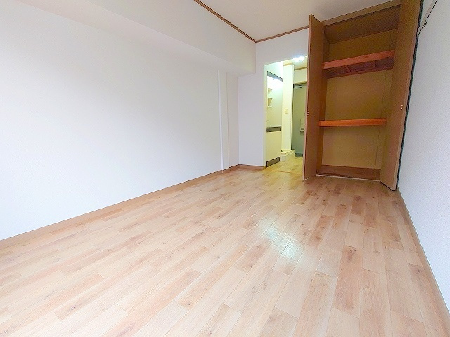 リブレ高松の居間・リビング|★キレイなフローリング調のお部屋です★