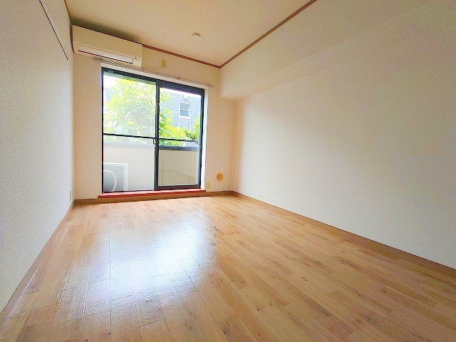 リブレ高松の居間・リビング|★キレイなフローリング調のお部屋です★