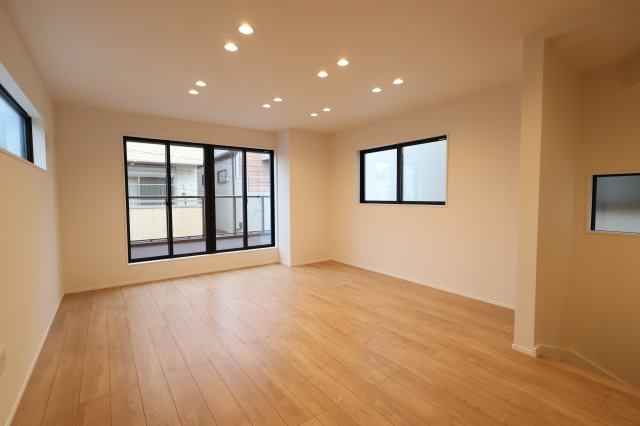 《仲介手数料無料》狛江市和泉本町３丁目5-6新築一戸建てKEIAI Grace