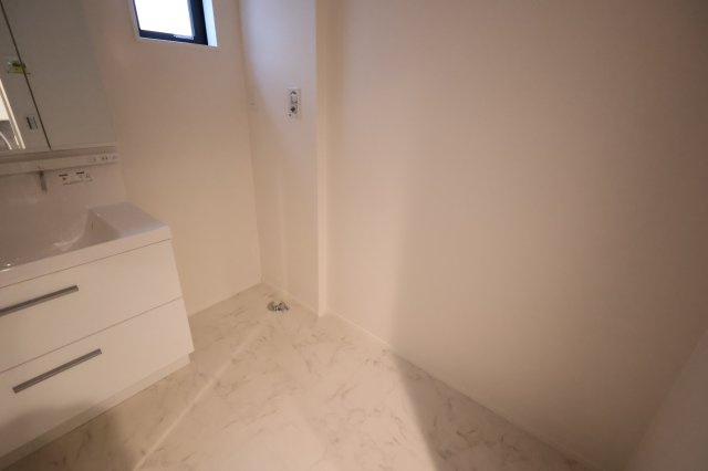 《仲介手数料無料》狛江市和泉本町３丁目5-6新築一戸建てKEIAI Graceのランドリースペース