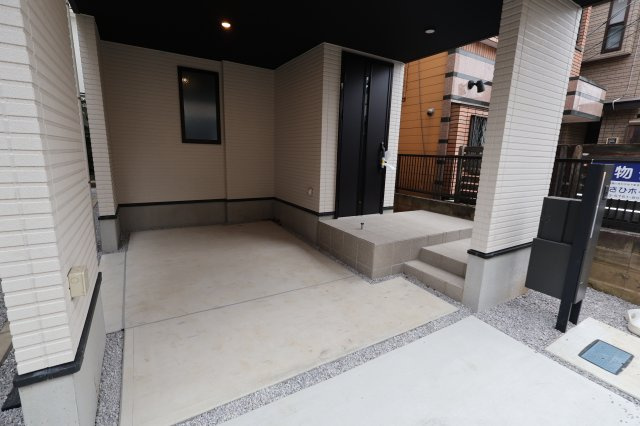 《仲介手数料無料》狛江市和泉本町３丁目5-6新築一戸建てKEIAI Graceの駐車場