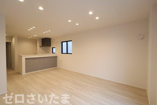 《仲介手数料無料》狛江市和泉本町３丁目5-6新築一戸建てKEIAI Graceの居間・リビング