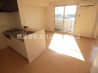 【居間・リビング】 | ロイヤルオーク | こちらの居間で趣味の時間をお楽しみください