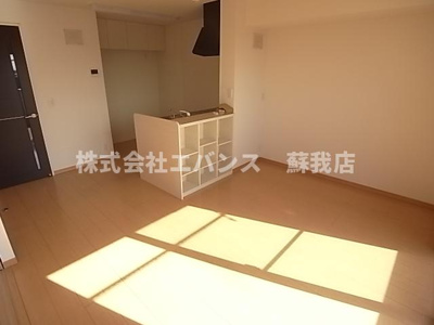 【洋室】 | ロイヤルオーク | 使い勝手のいい洋室です