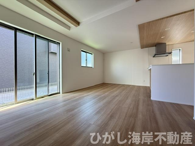 平塚市御殿１丁目　新築戸建　全３棟の居間・リビング|17.8帖　LDK
