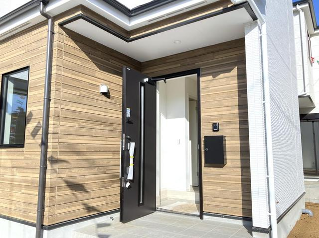 鶴ヶ島市脚折町11期　新築戸建の玄関