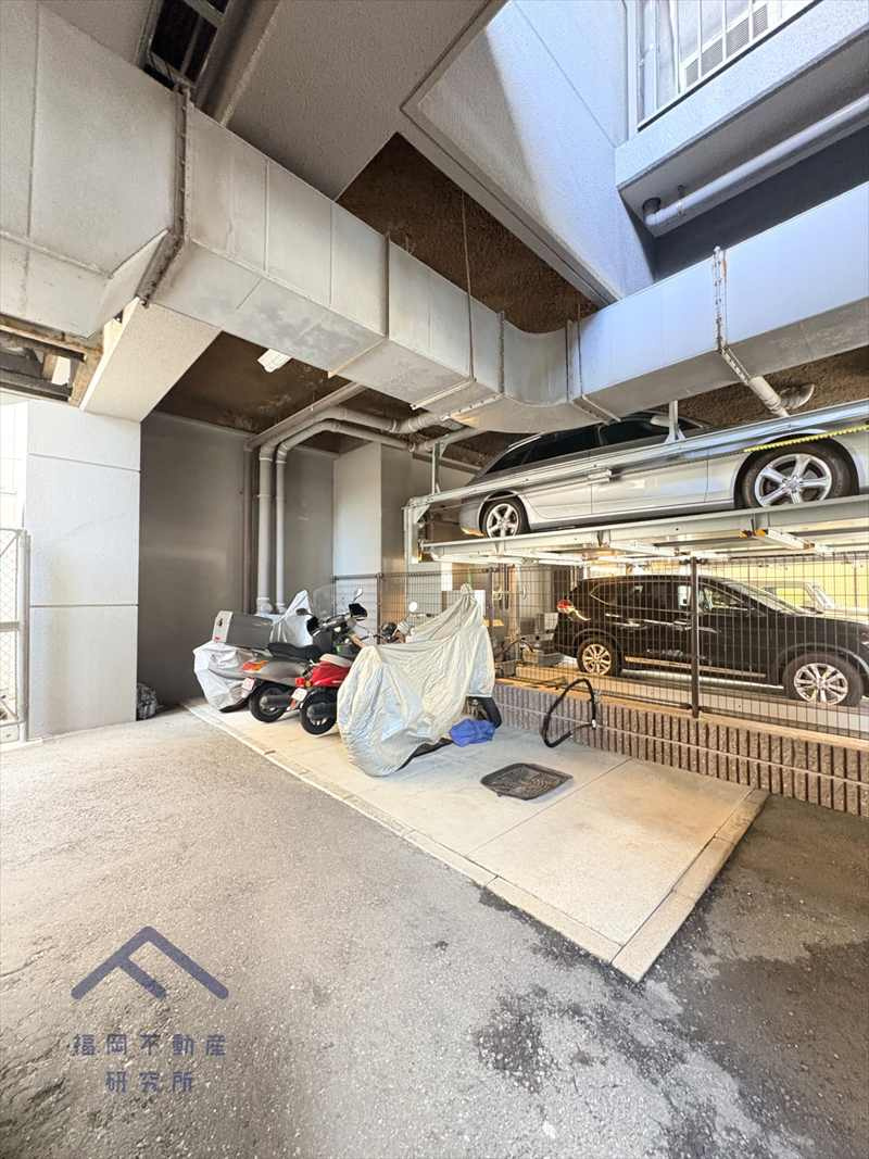 リーベスト竹下駅前の駐車場
