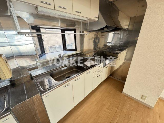 センチュリーKIビルのキッチン|別部屋の写真になります。現況優先。