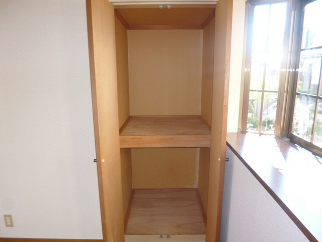サンシティーの収納|洋室のお部屋の収納です。