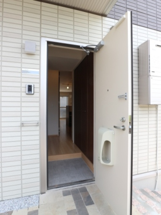 コンフォールコートⅡの玄関|明るい玄関です