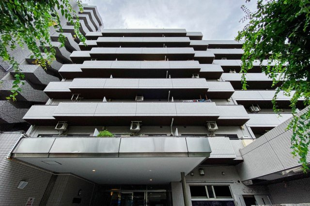 【外観】 | メゾン西荻 | 鉄骨鉄筋コンクリート造のがっちりとした建物。