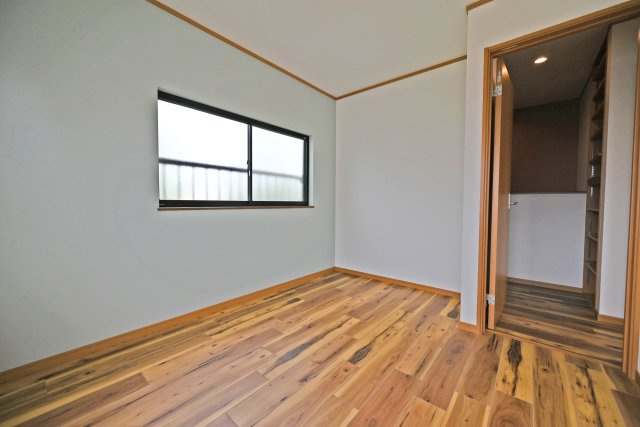 吹田市内本町3丁目中古一戸建て│4SLDK＋駐車1台可の洋室|収納スペースが充実あり、荷物の多い方にも安心してお住まいいただけます。