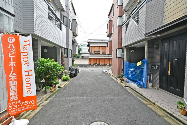 吹田市内本町3丁目中古一戸建て│4SLDK＋駐車1台可の周辺|近隣に小・中学校が揃っており、お子さまの毎日の通学も安心です。