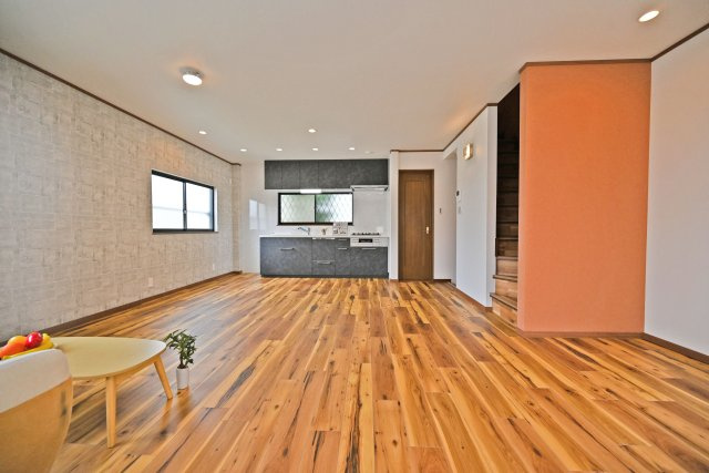 吹田市内本町3丁目中古一戸建て│4SLDK＋駐車1台可のダイニング|家具の配置自由度が高く、お好みのインテリアコーディネートを楽しめる空間です。