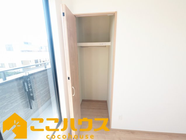 豊見城市我那覇232番　ハートフルタウン　新築戸建て　全2棟　A号棟の収納|洋服が多い方でも安心の収納力
