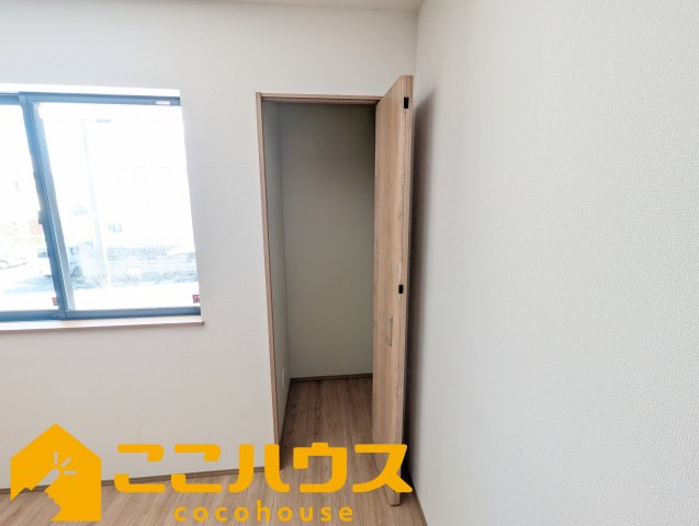 豊見城市我那覇232番　ハートフルタウン　新築戸建て　全2棟　A号棟の収納|洋服が多い方でも安心の収納力
