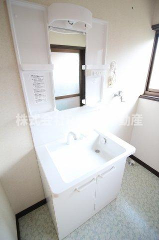 花見原貸家の独立洗面台