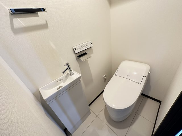 コンシェリア南麻布 ＜ＴＯＫＹＯ ＰＲＥＭＩＵＭ＞ ＷＥＳＴのトイレ|同タイプ別住戸写真となります。現況と異なる場合がございます。